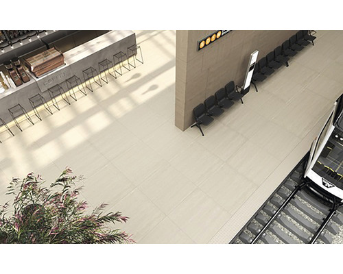 Beige vloertegels in een treinstation met wachtruimte, café en trein