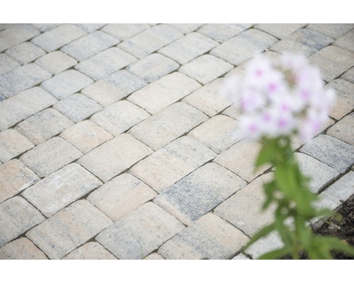 Bestrating met stenen buitenshuis