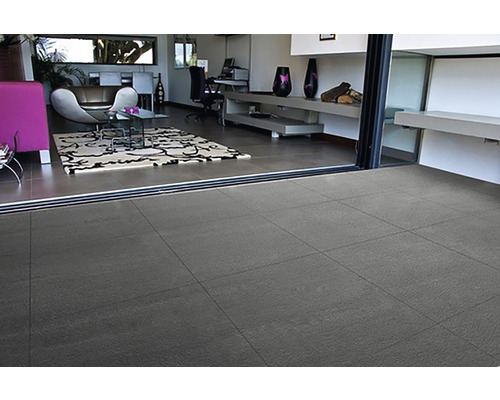 Vloertegels in een modern ingerichte woonkamer