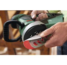 Bosch excentrische schuurmachine met schuurpapier in de hand