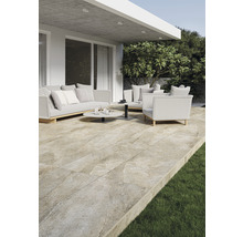 Terras met tuinmeubelen en vloerplaten