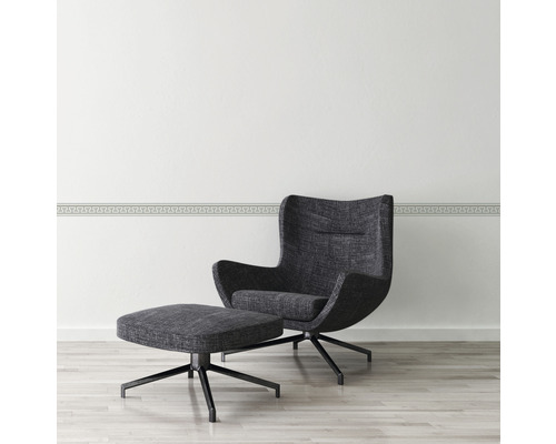 Moderne fauteuil met voetenbank en draaivoet.