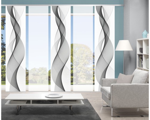 Schuifgordijnen met grafisch patroon in de woonkamer