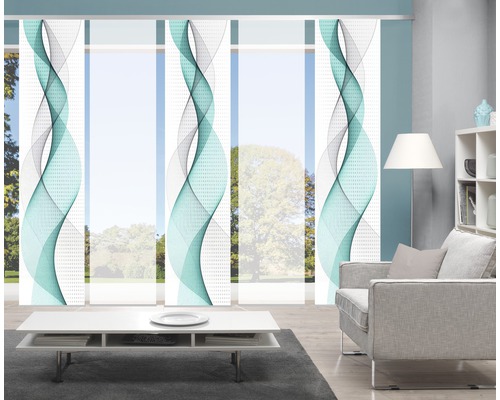 Woonkamer met schuifgordijnen met golfpatroon voor een raam