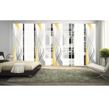 Slaapkamer met schuifdeurkast, bed, fauteuil en tapijt
