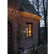 Gevel met verlichte ijspegelverlichting