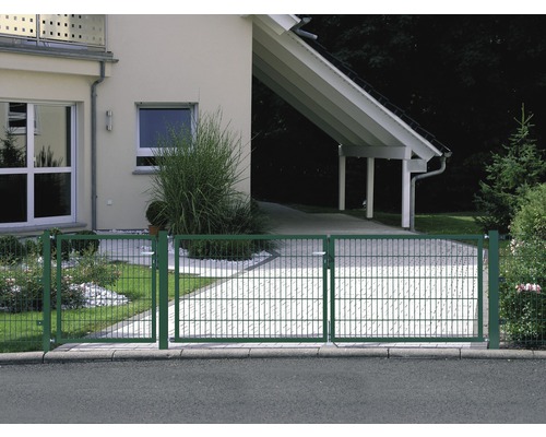 Metalen dubbele poort voor een huis