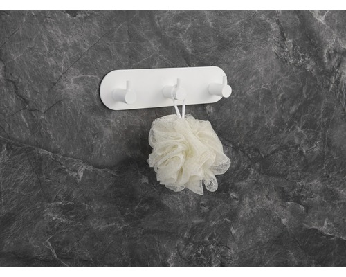 Wandkapstok met drie haken en badspons