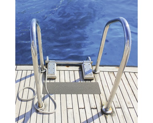 Ladder naar water op houten dek