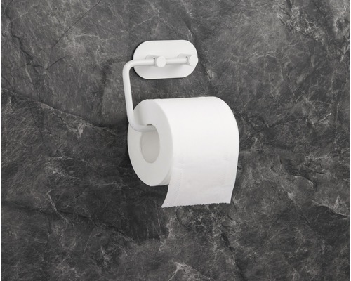 Toiletpapierhouder met papierrol aan grijze muur