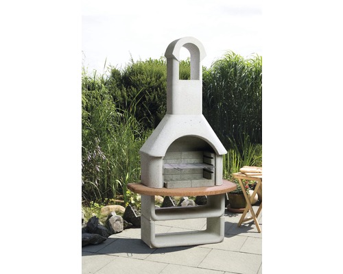 Tuinhaard van steen met houten tafel en plank