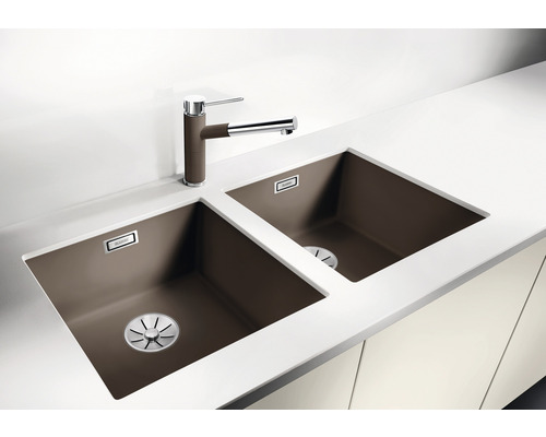 Dubbele spoelbak van Silgranit met kraan op een werkblad