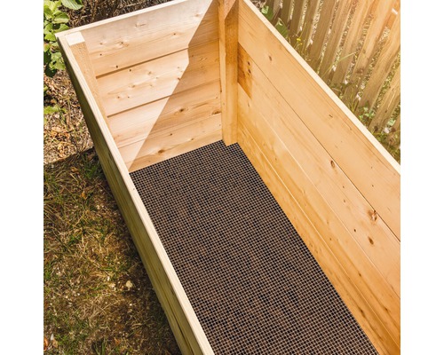 Houten plantenbak met draadgaasinzet