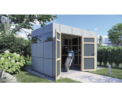 Moderne gereedschapsschuur met openstaande dubbele deuren en motor in de tuin