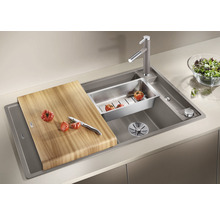 Spoelbak met snijplank, afdruipbak, kraan en groenteschaal