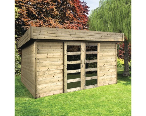 Houten tuinhuis met plat dak en glazen schuifdeuren in de tuin