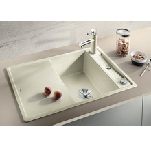 Beige aanrechtspoelbak met afdruiprek, kraan en afvoer