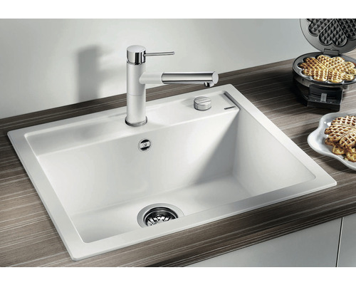 Spoelbak met kraan en afvoer