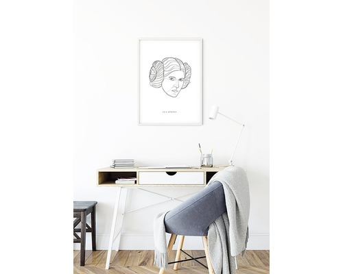 Kameroverzicht met bureau, stoel en ingelijste canvasprint van Leia Organa