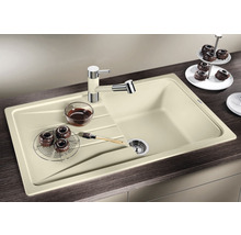 Spoelbak met afdruiprek en kraan op een werkblad