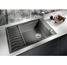 Spoelbak van composietmateriaal met afdruiprek, kraan en afvoer