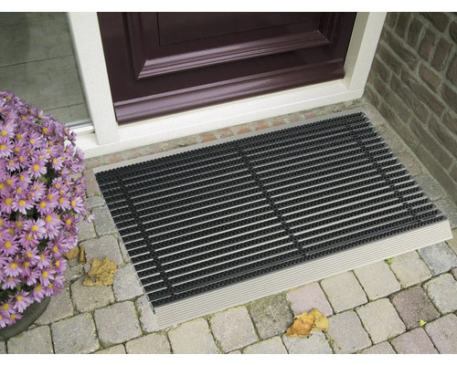 Schoonloopmat voor een voordeur met bloemen