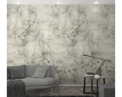 Woonkamer met patroonbehang en bank