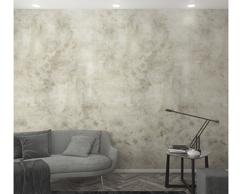 Woonkamer met bank en patroonbehang