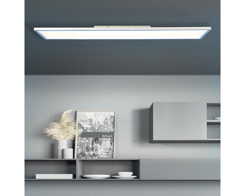 Rechthoekige plafondlamp in een moderne woonkamer