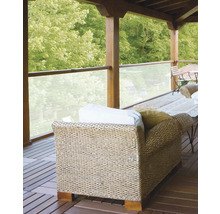 Terras met zitje, tafel en glazen balustrade