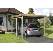 Houten carport met auto op verharde oprit