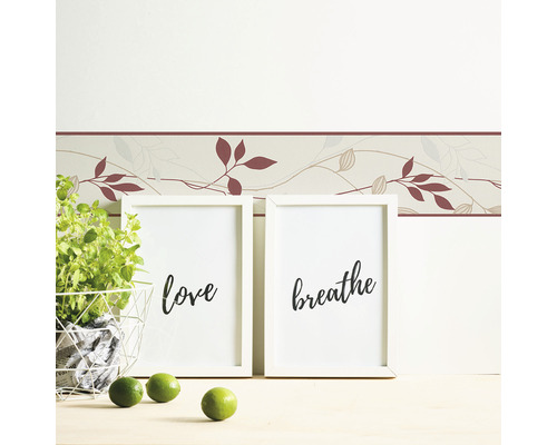 Wanddecoratie met bladerdesign, twee fotolijsten met de tekst liefde en ademen