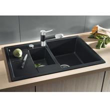 Zwarte gootsteen met kraan en afdruiprek