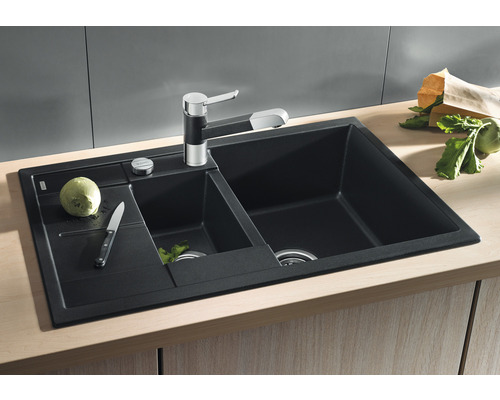 Zwarte composietgootsteen met afdruiprek en kraan