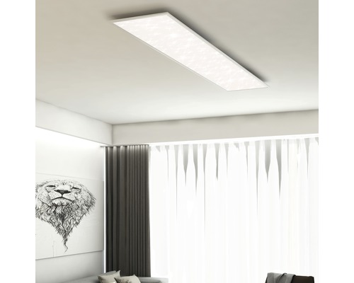 Rechthoekige paneelplafondlamp in een lichte woonkamer