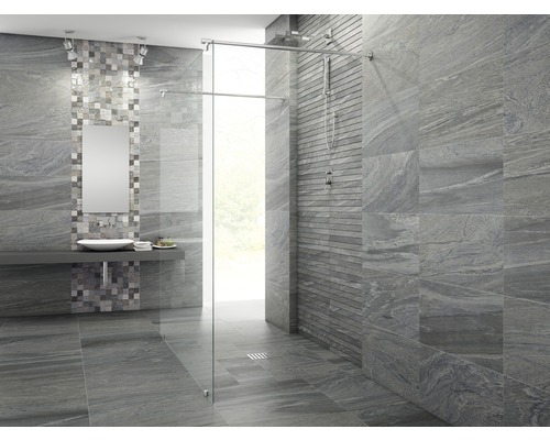 Moderne badkamer met grijze tegels, douche en wastafel