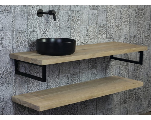 Badkamer met twee houten consoles, zwarte opzetwastafel en kraan