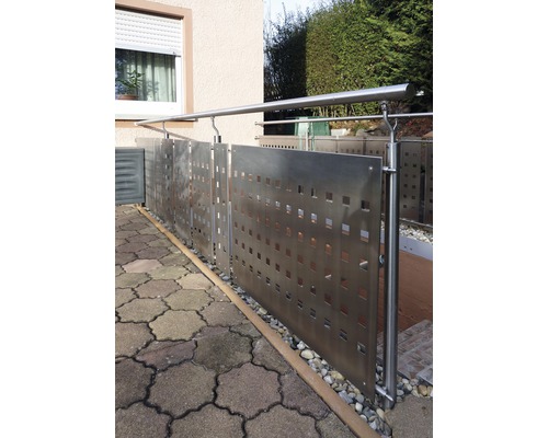 Roestvrijstalen balustrade met vierkante uitsparingen voor erfafscheiding