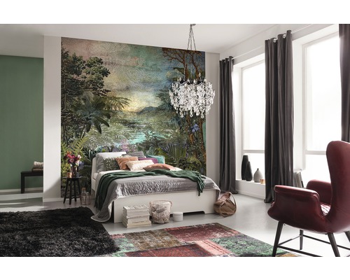 Slaapkamer met jungle fotobehang, bed, fauteuil en gordijnen