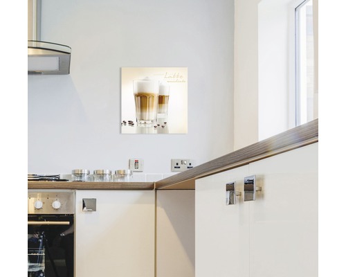 Decoratie met een afbeelding van latte macchiato in een keuken