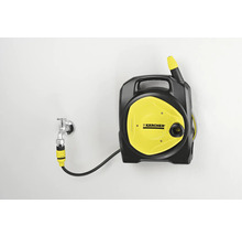 Kärcher slangbox met tuinslang gemonteerd aan een muur