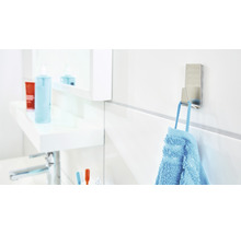 Badkamer met handdoekhaak en handdoek