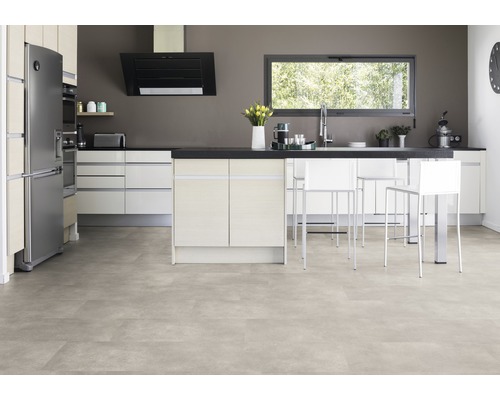 Moderne keuken met kookeiland, inbouwkeuken en vloerbedekking