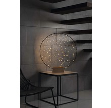 Decoratieve tafellamp met ledverlichting op een bijzettafel