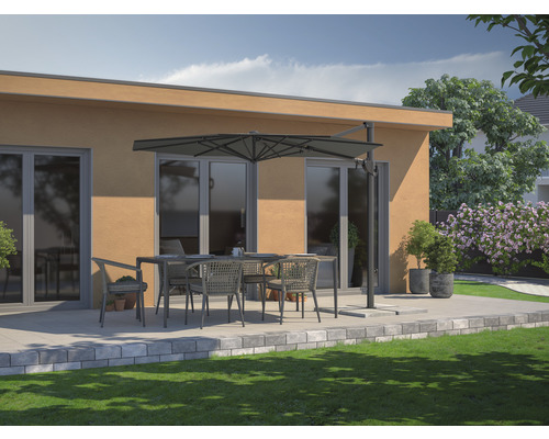 Terras met tuintafel, stoelen en parasol