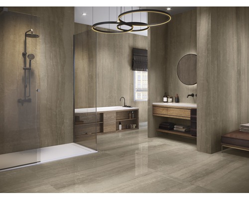 Moderne badkamer met douche, bad en houten wastafel
