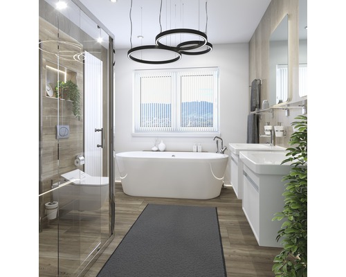 Badkamer met douche, bad, wastafel, spiegel en verlichting