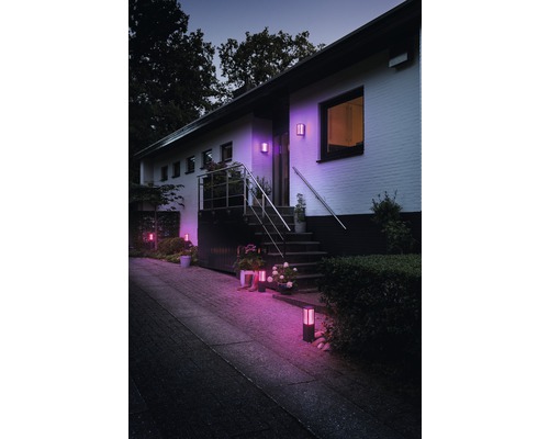 Verlicht woonhuis met buitenlampen en sokkellampen