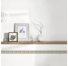 Wandborduur met bloemmotief in interieur