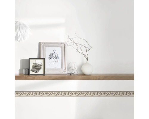 Wandborduur met bloemmotief in interieur